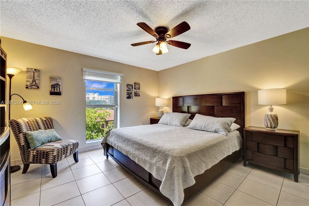 For Rent: $2,450 (2 beds, 1 baths, 872 Square Feet)