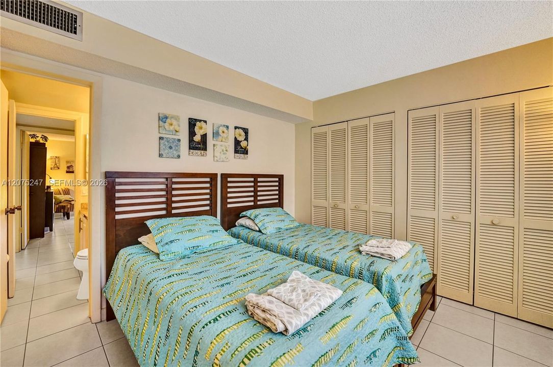 For Rent: $2,450 (2 beds, 1 baths, 872 Square Feet)