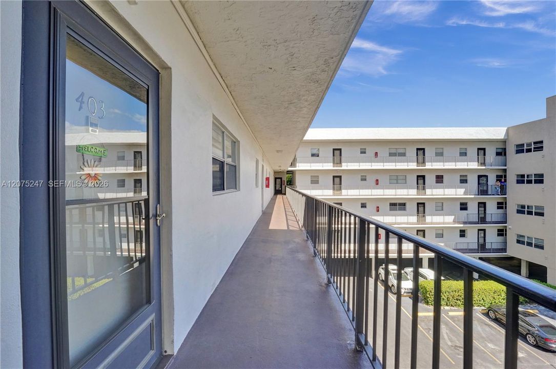 For Rent: $2,450 (2 beds, 1 baths, 872 Square Feet)