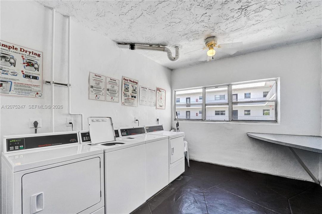 For Rent: $2,450 (2 beds, 1 baths, 872 Square Feet)
