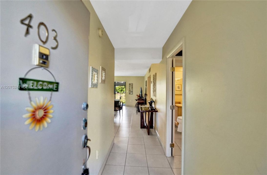 For Rent: $2,450 (2 beds, 1 baths, 872 Square Feet)