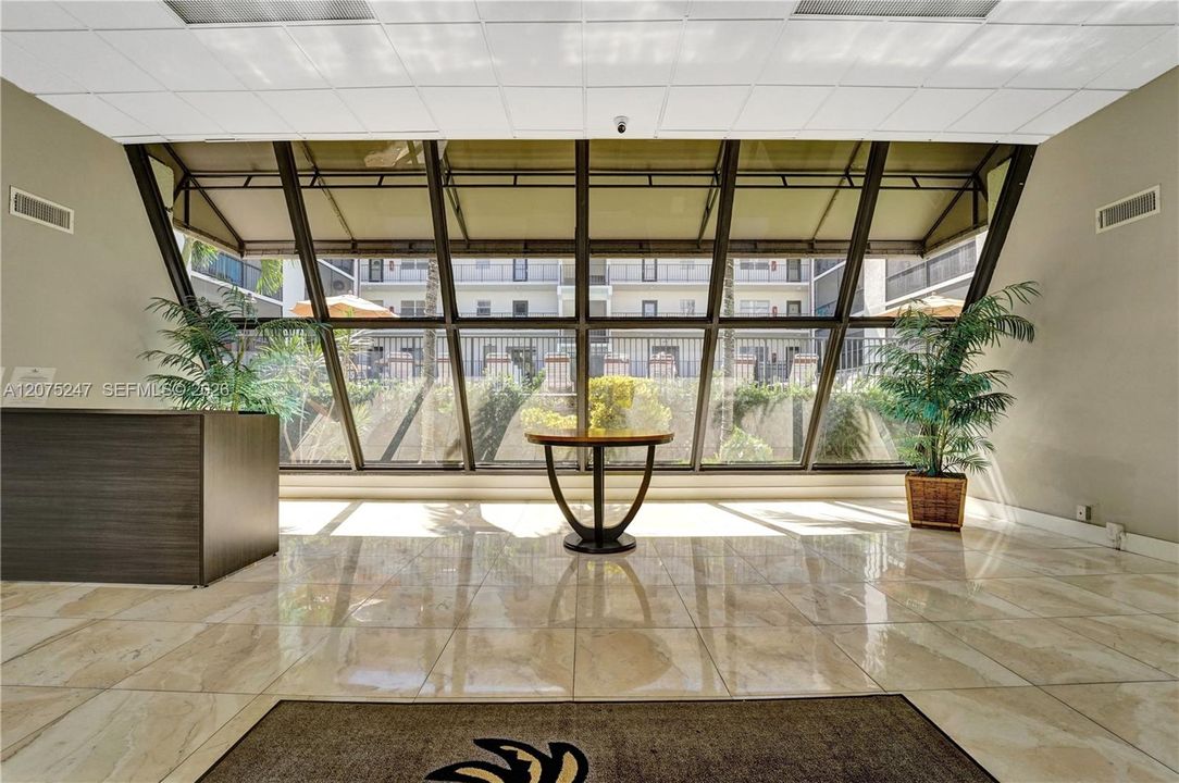 For Rent: $2,450 (2 beds, 1 baths, 872 Square Feet)