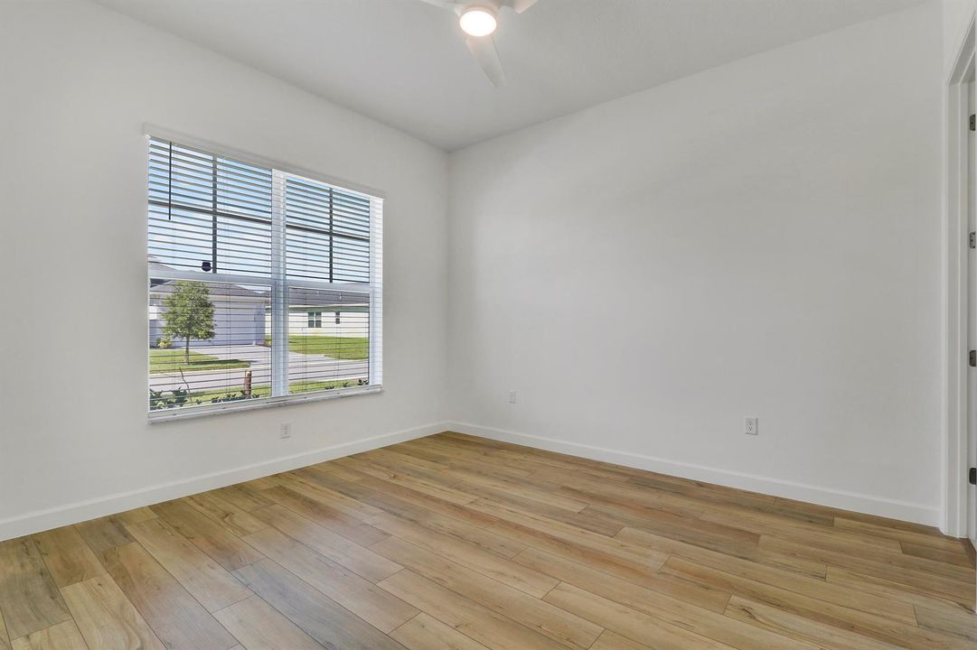 3rd bedroom (front room)