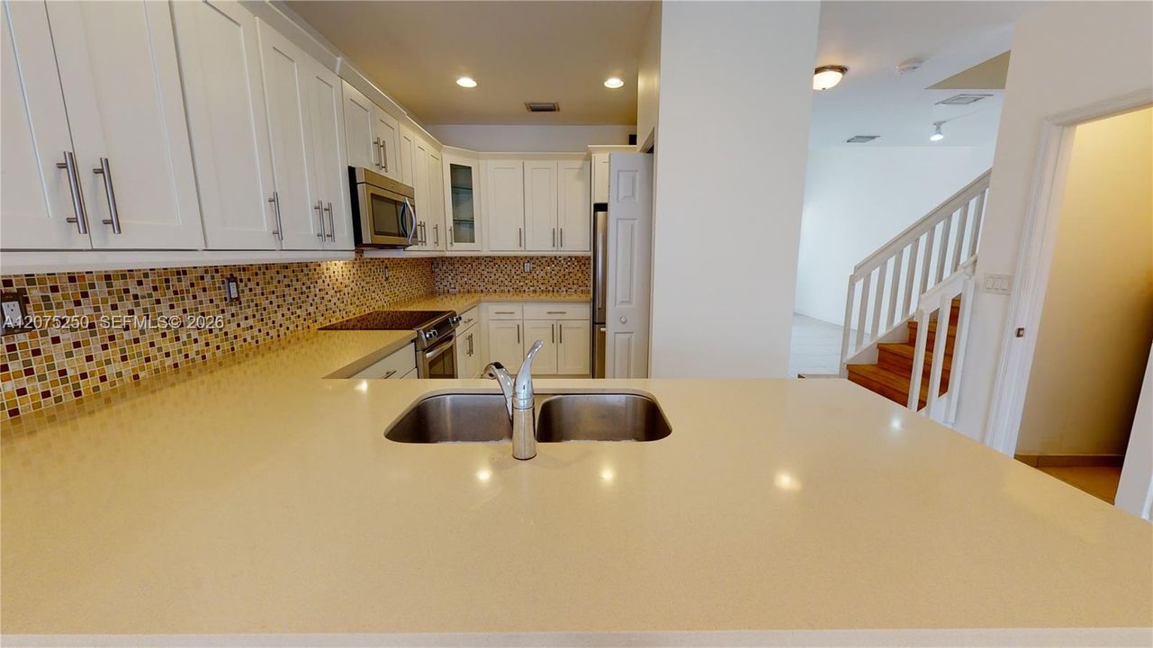 For Rent: $3,950 (3 beds, 3 baths, 2206 Square Feet)