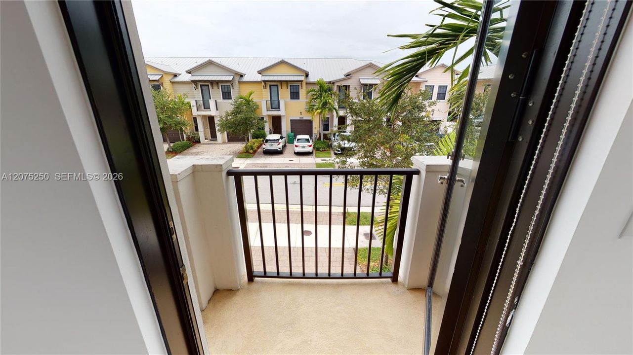 For Rent: $3,950 (3 beds, 3 baths, 2206 Square Feet)