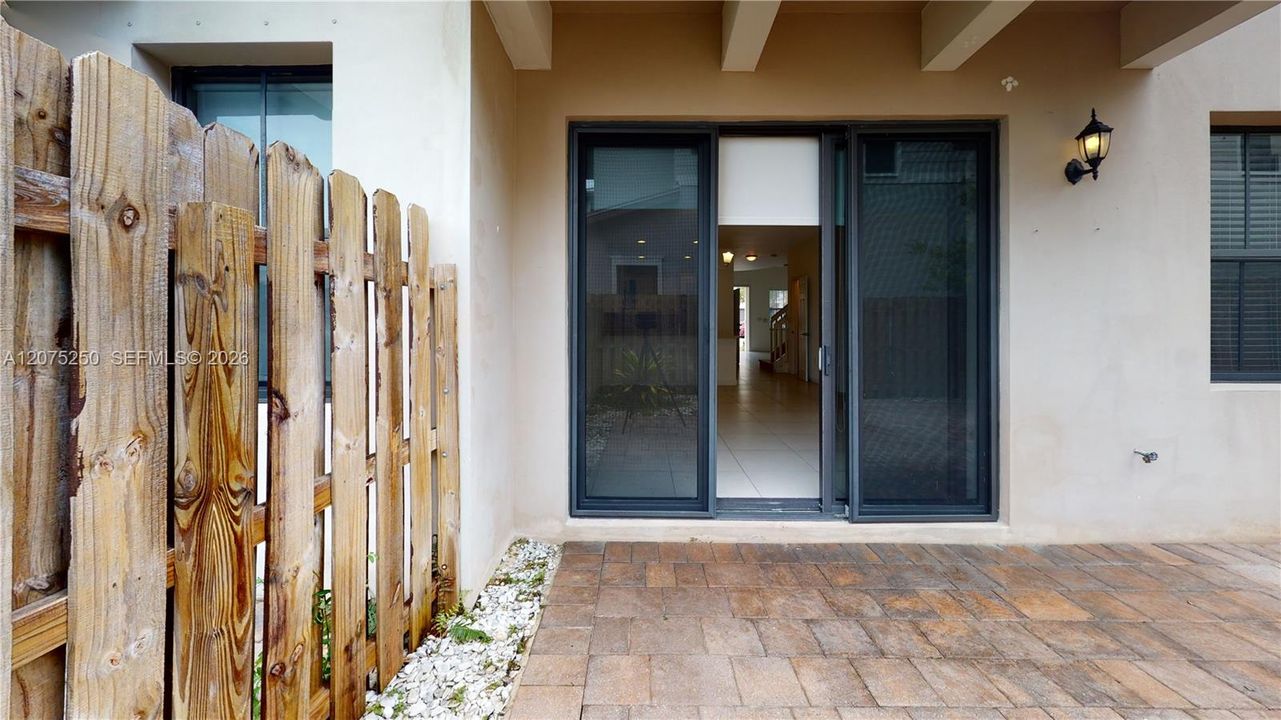 For Rent: $3,950 (3 beds, 3 baths, 2206 Square Feet)
