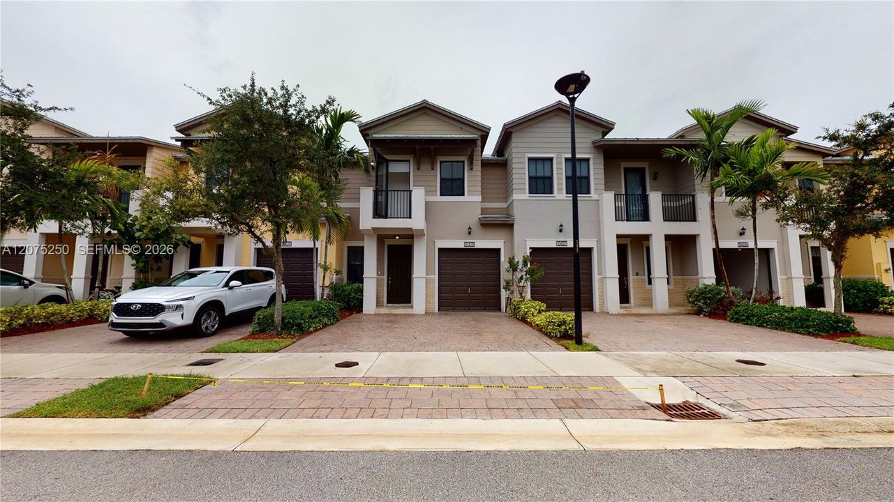 For Rent: $3,950 (3 beds, 3 baths, 2206 Square Feet)