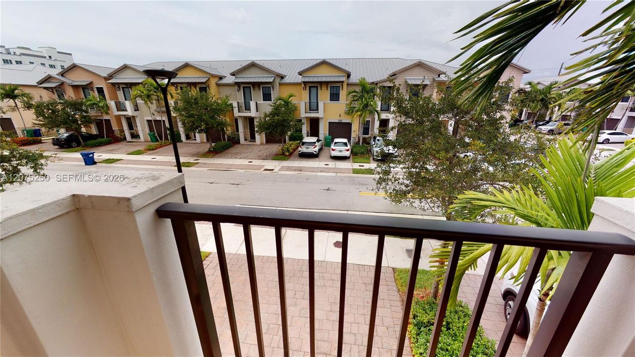 For Rent: $3,950 (3 beds, 3 baths, 2206 Square Feet)
