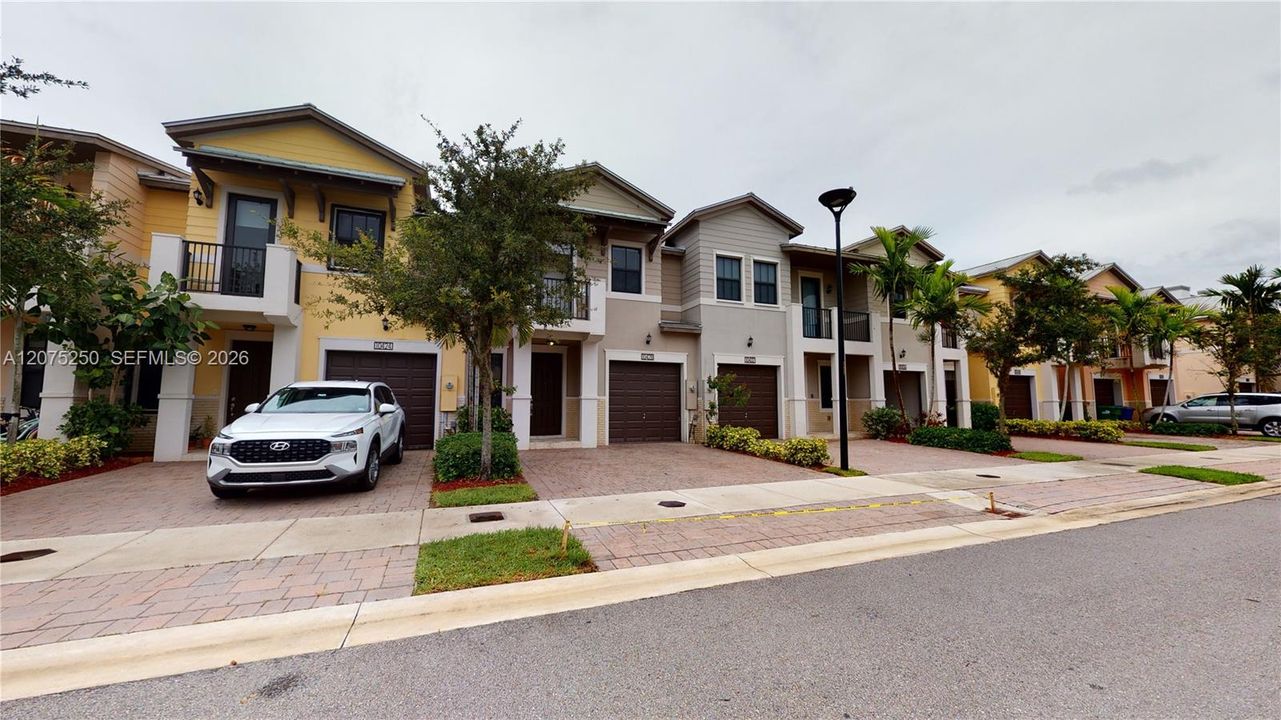 For Rent: $3,950 (3 beds, 3 baths, 2206 Square Feet)