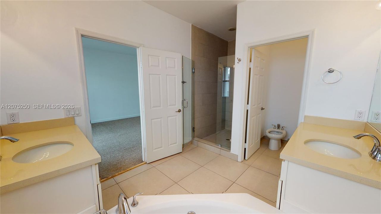 For Rent: $3,950 (3 beds, 3 baths, 2206 Square Feet)