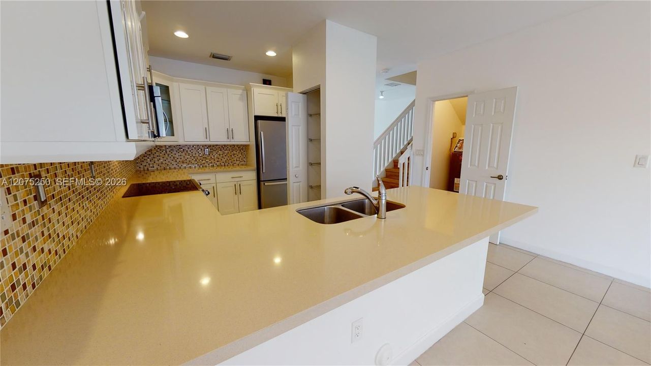 For Rent: $3,950 (3 beds, 3 baths, 2206 Square Feet)