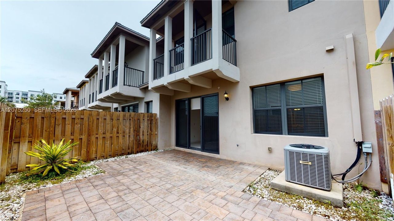 For Rent: $3,950 (3 beds, 3 baths, 2206 Square Feet)