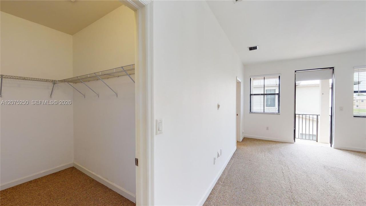 For Rent: $3,950 (3 beds, 3 baths, 2206 Square Feet)