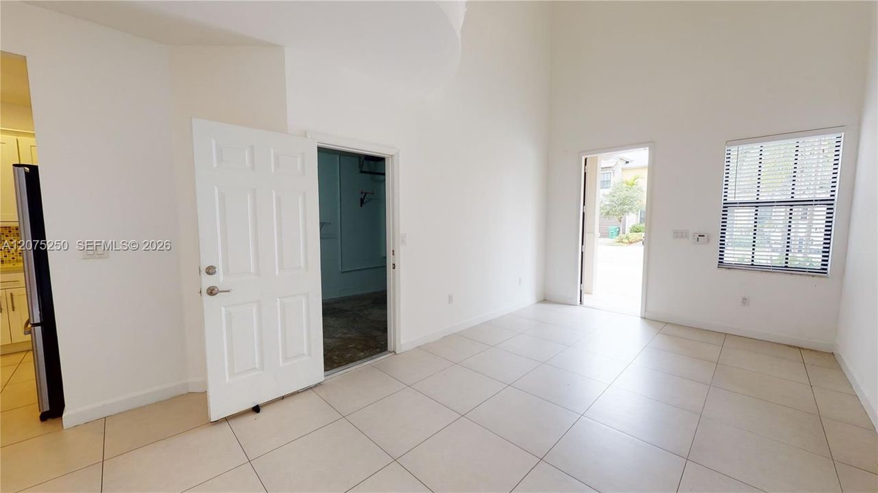 For Rent: $3,950 (3 beds, 3 baths, 2206 Square Feet)