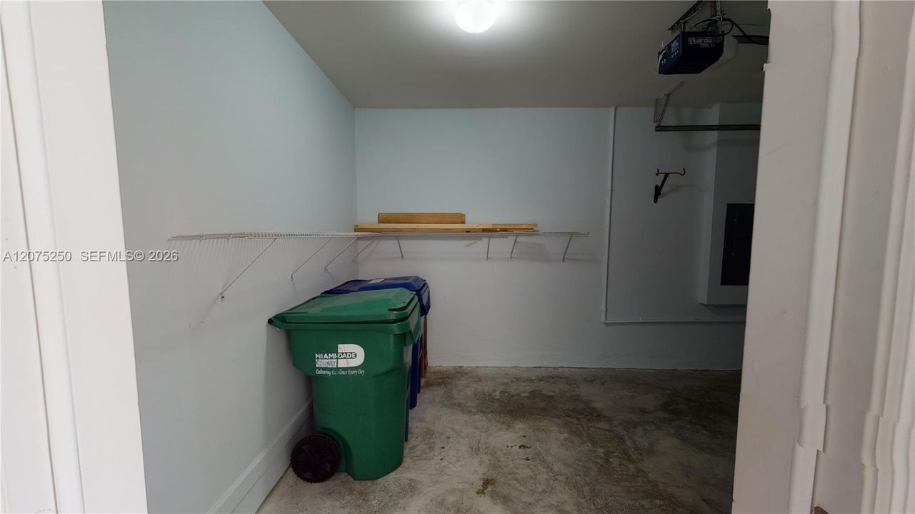 For Rent: $3,950 (3 beds, 3 baths, 2206 Square Feet)