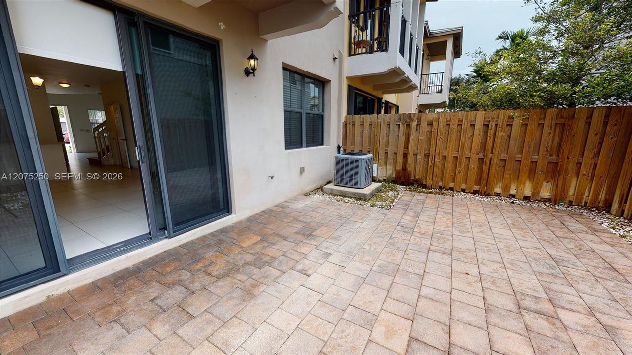 For Rent: $3,950 (3 beds, 3 baths, 2206 Square Feet)