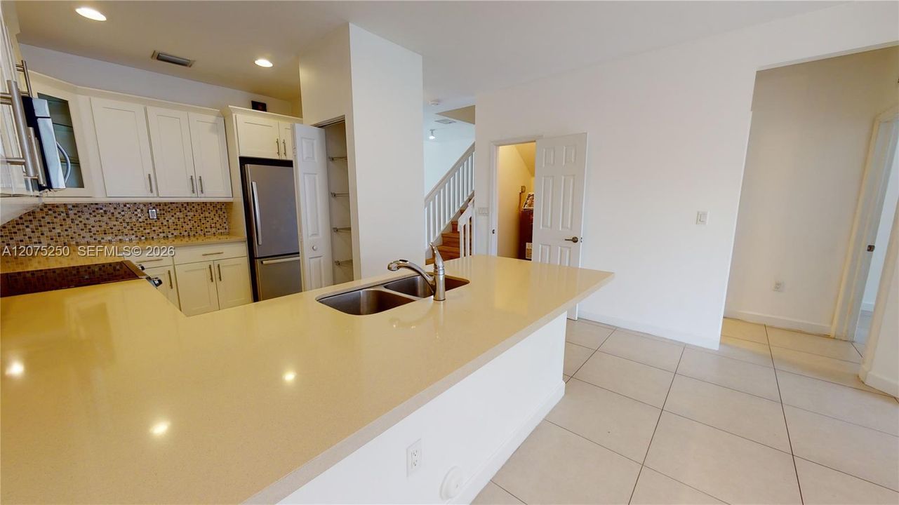 For Rent: $3,950 (3 beds, 3 baths, 2206 Square Feet)