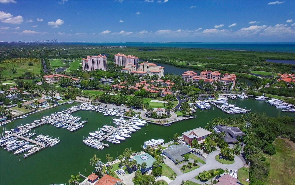 En Venta: $2,375,000 (5 camas, 5 baños, 3276 Pies cuadrados)