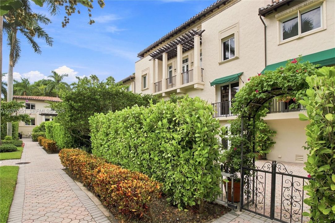 En Venta: $2,375,000 (5 camas, 5 baños, 3276 Pies cuadrados)