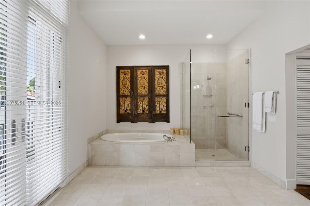 En Venta: $2,375,000 (5 camas, 5 baños, 3276 Pies cuadrados)