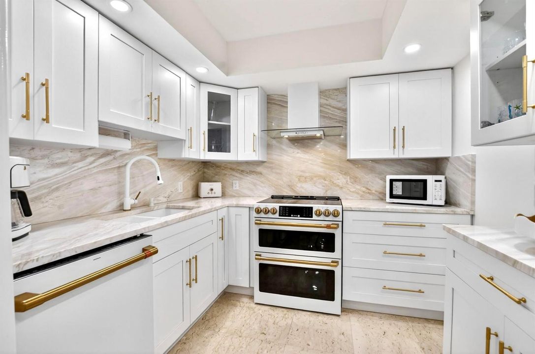 GOURMET KITCHEN