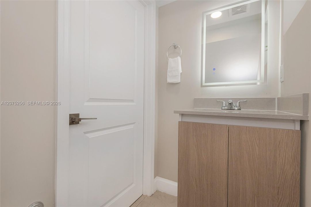 1/2 Bathroom