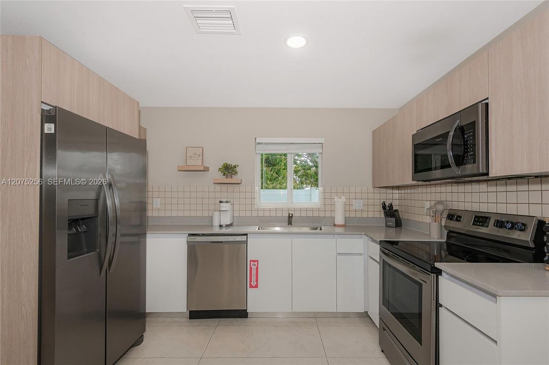 В аренду: $3,500 (3 спален, 2 ванн, 1205 Квадратных фут)