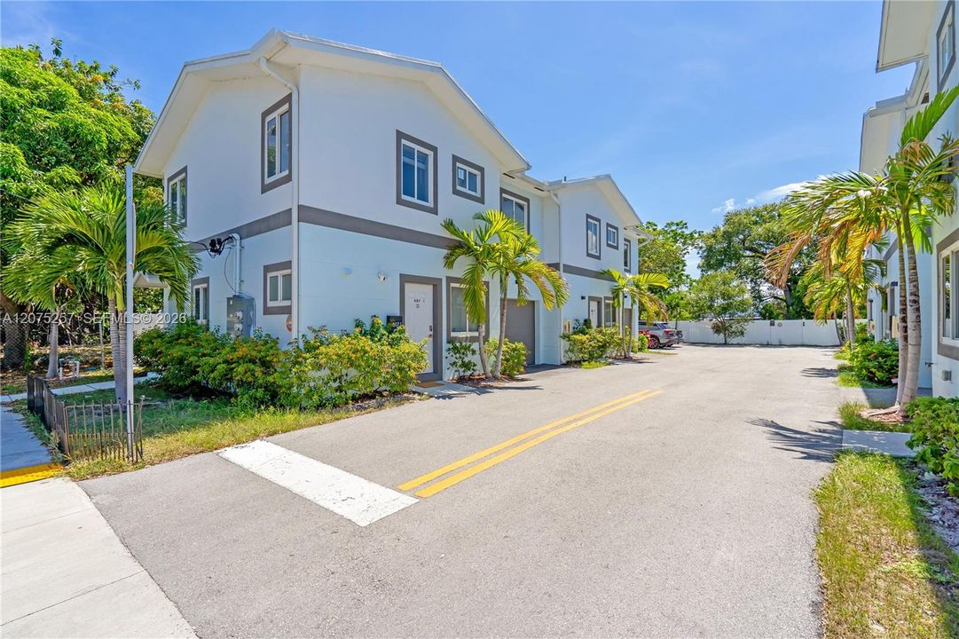 В аренду: $3,500 (3 спален, 2 ванн, 1196 Квадратных фут)