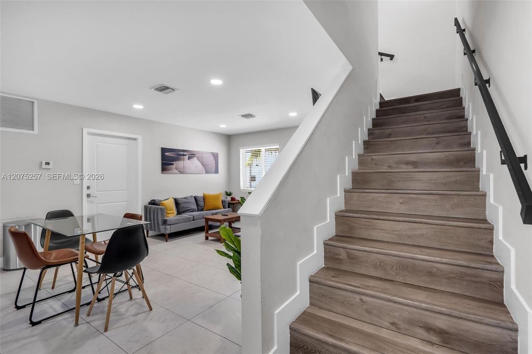 В аренду: $3,500 (3 спален, 2 ванн, 1196 Квадратных фут)