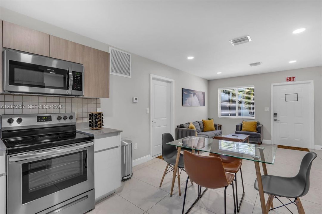 В аренду: $3,500 (3 спален, 2 ванн, 1196 Квадратных фут)