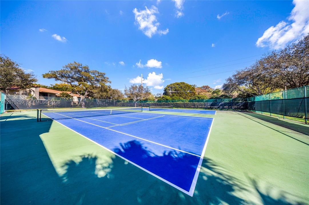 For Sale: $190,000 (2 beds, 1 baths, 903 Square Feet)