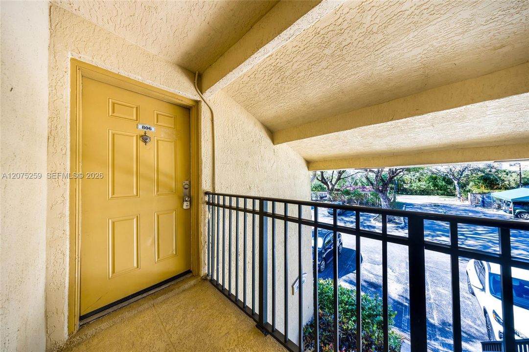 For Sale: $190,000 (2 beds, 1 baths, 903 Square Feet)
