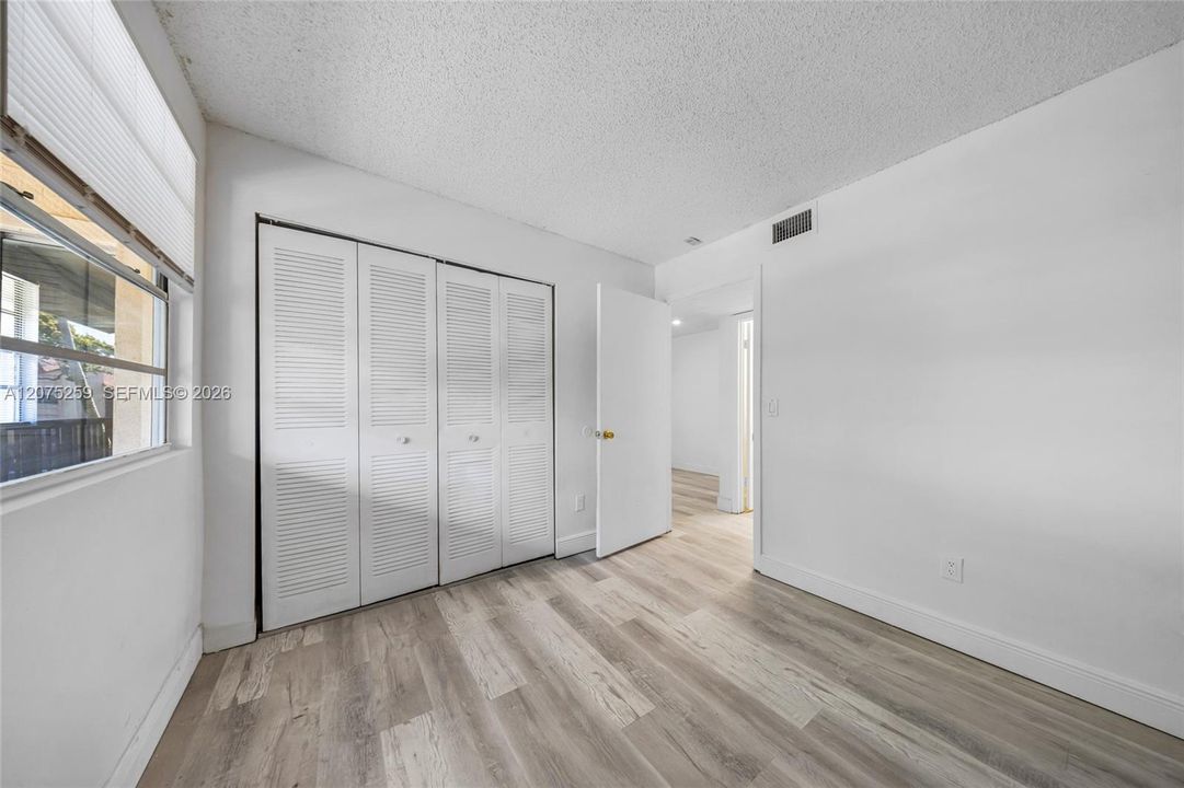 For Sale: $190,000 (2 beds, 1 baths, 903 Square Feet)