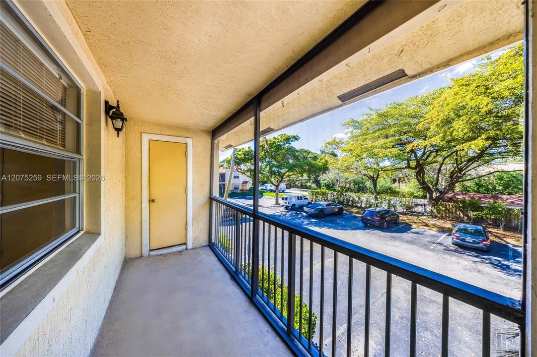 For Sale: $190,000 (2 beds, 1 baths, 903 Square Feet)