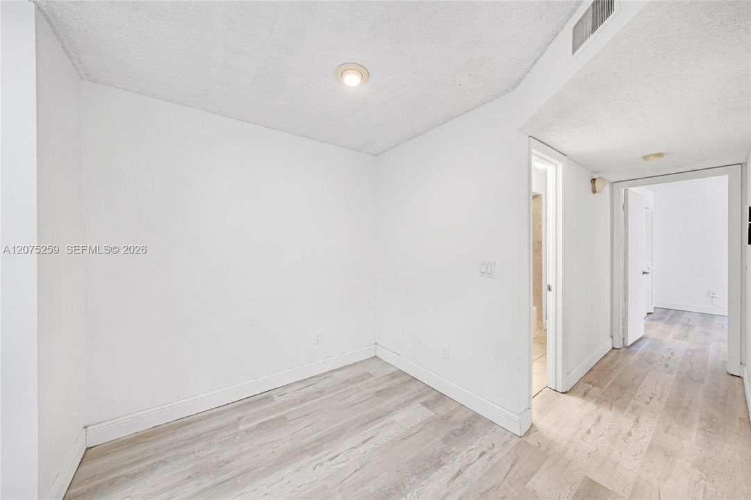 For Sale: $190,000 (2 beds, 1 baths, 903 Square Feet)