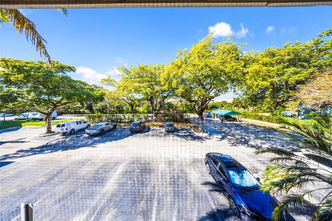 For Sale: $190,000 (2 beds, 1 baths, 903 Square Feet)