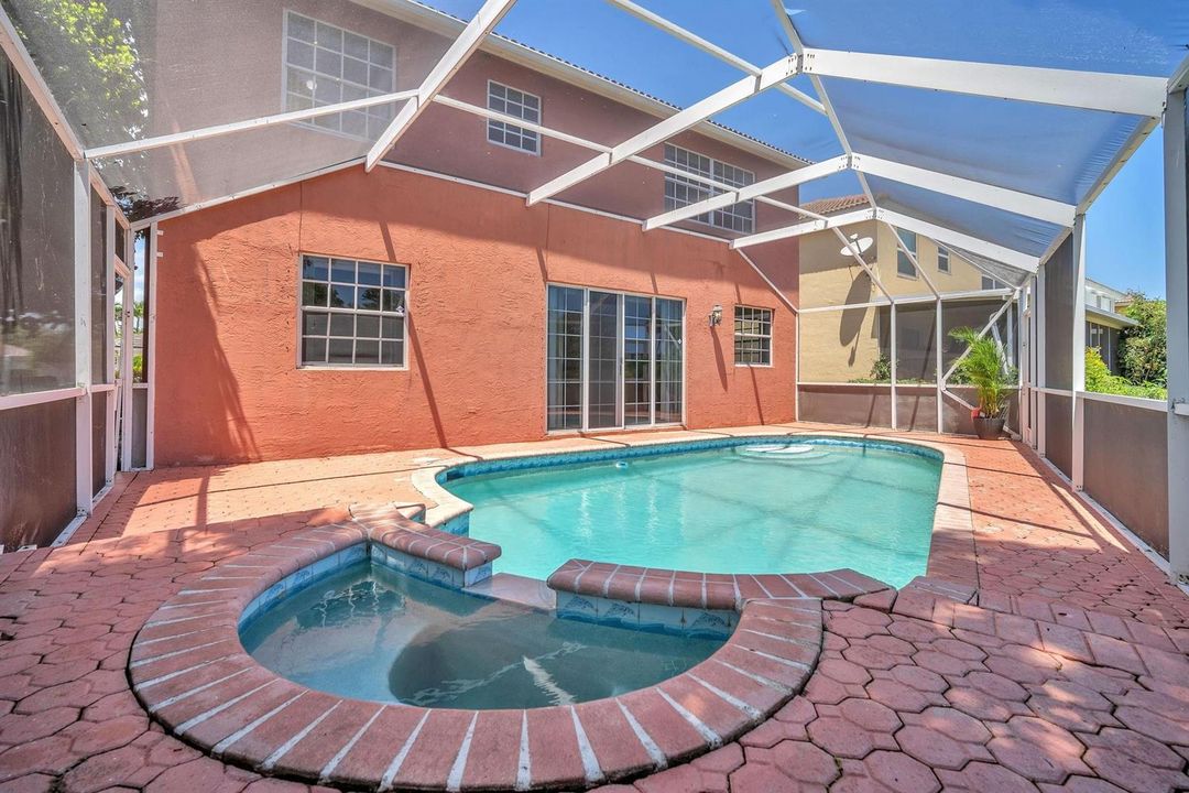 Pool & Jacuzzi