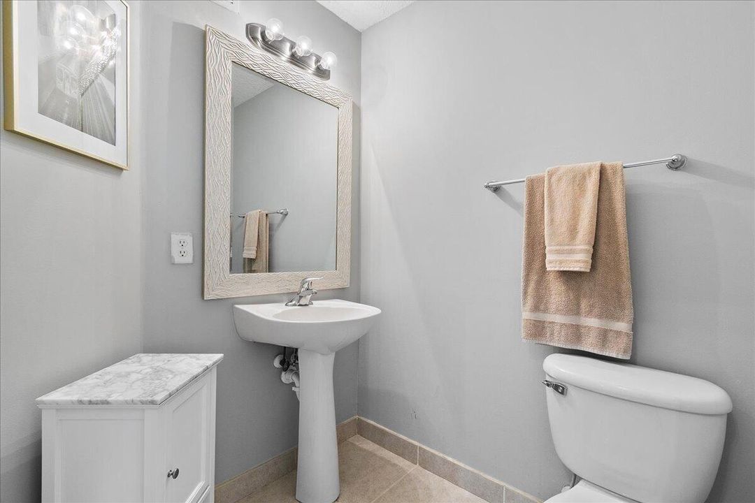 Main 1/2 Bath