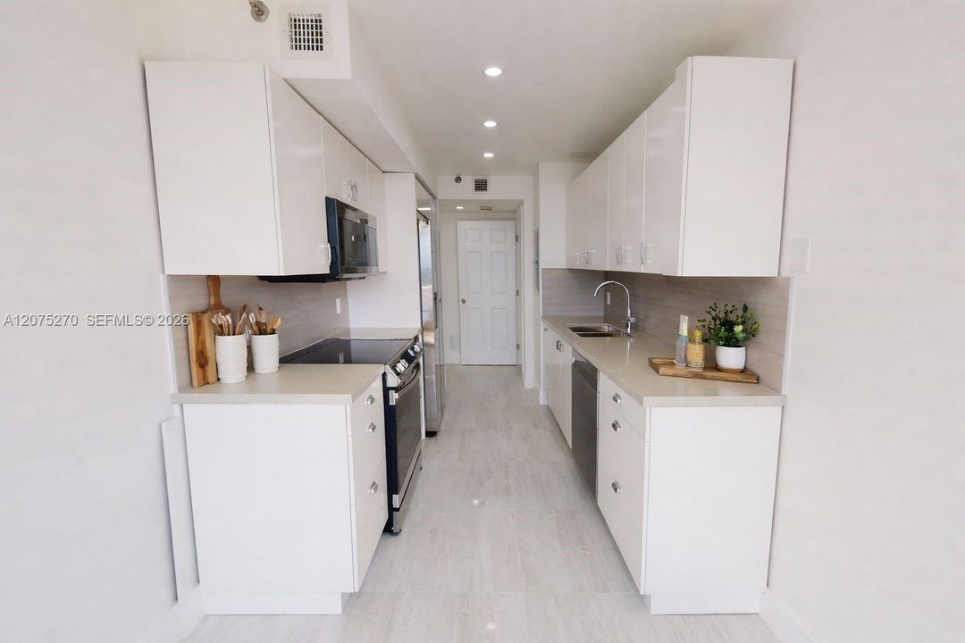 For Rent: $5,350 (2 beds, 2 baths, 1350 Square Feet)
