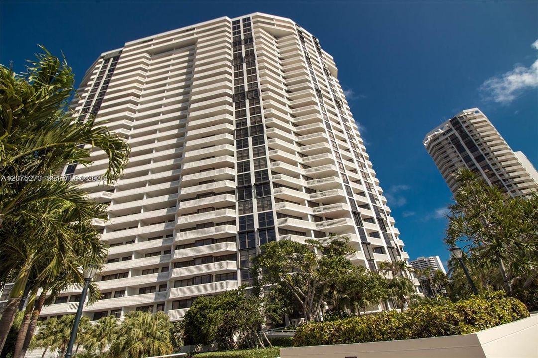 For Rent: $5,350 (2 beds, 2 baths, 1350 Square Feet)