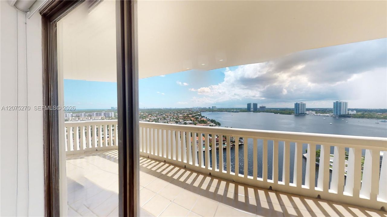 For Rent: $5,350 (2 beds, 2 baths, 1350 Square Feet)