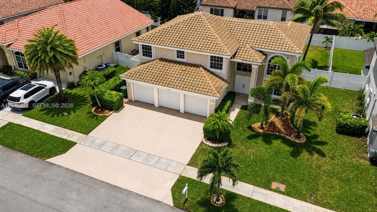 For Sale: $869,000 (4 beds, 3 baths, 2568 Square Feet)