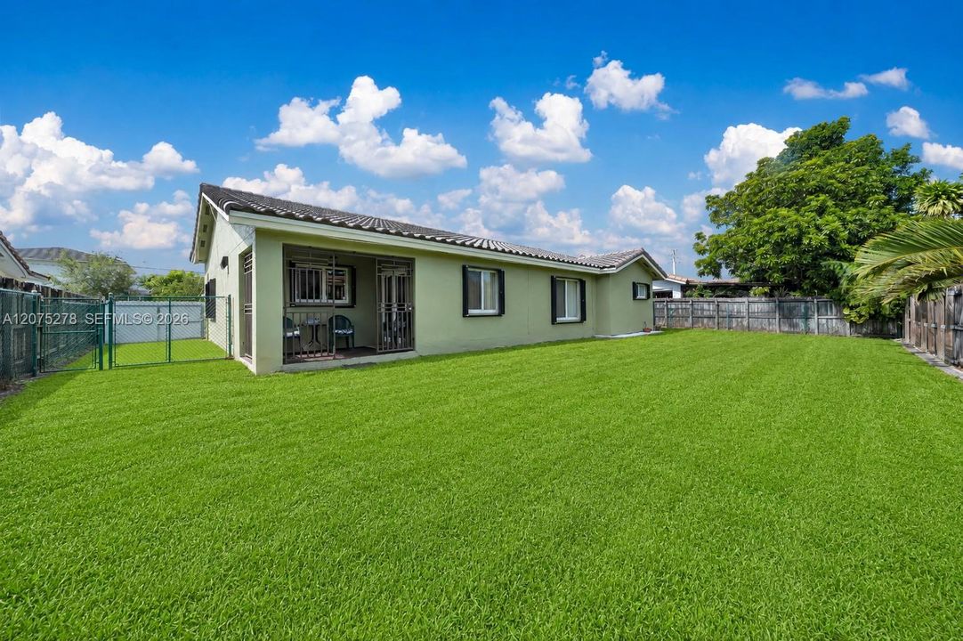 На продажу: $649,000 (4 спален, 2 ванн, 2015 Квадратных фут)