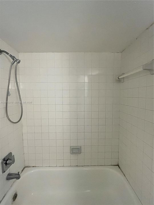 For Rent: $1,995 (2 beds, 2 baths, 820 Square Feet)