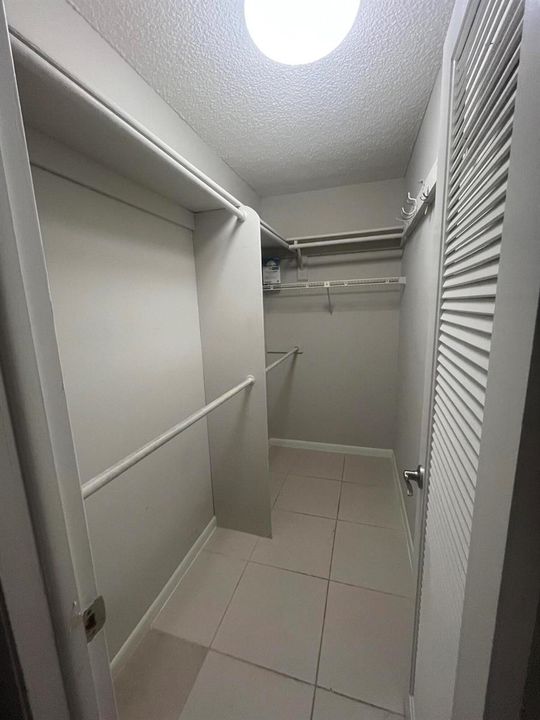 Walk Closet