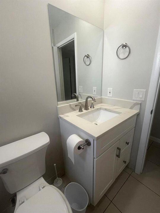 Guest/2nd Bathroom