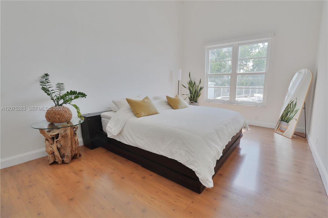 En Venta: $559,000 (2 camas, 2 baños, 1326 Pies cuadrados)