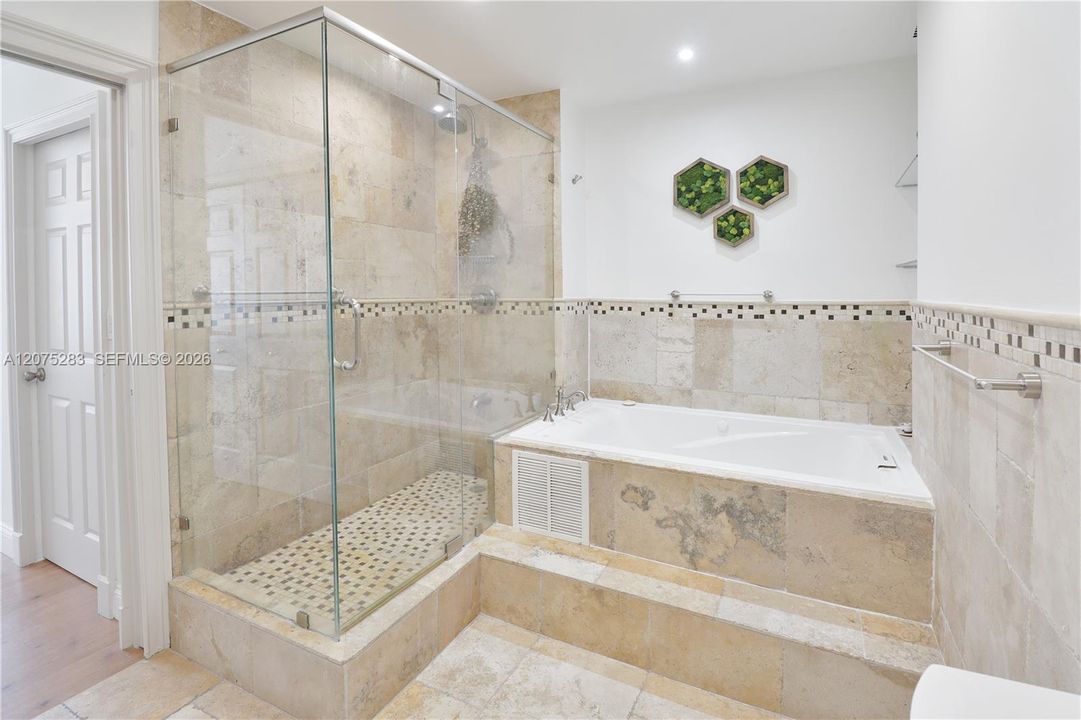 En Venta: $559,000 (2 camas, 2 baños, 1326 Pies cuadrados)