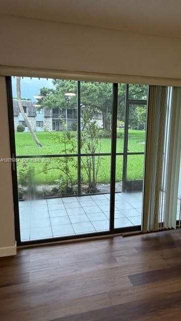 For Rent: $1,580 (1 beds, 1 baths, 760 Square Feet)