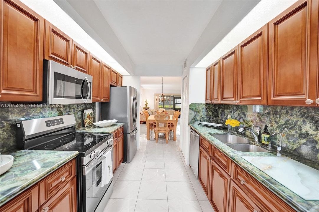 For Sale: $289,000 (2 beds, 2 baths, 1533 Square Feet)